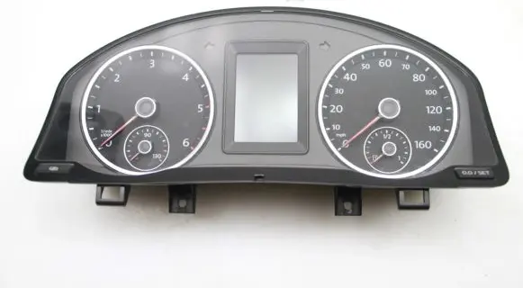 Volkswagen Tiguan Speedometer (instrument cluster) 5N0920972A