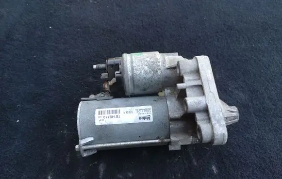 Peugeot 208 Starter motor 9688268480
