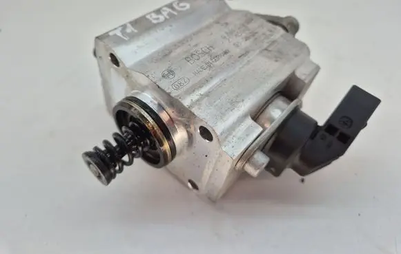 Volkswagen Touran I Fuel injection high pressure pump 03C127025L
