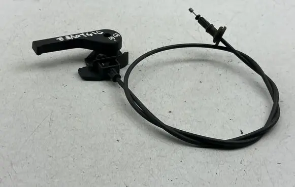 Land Rover Discovery 3 - LR3 Engine bonnet (hood) release handle