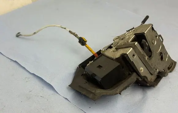 BMW 5 E39 Front door lock