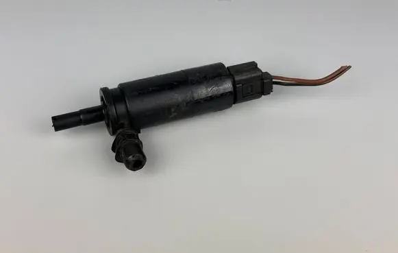 BMW 7 E65 E66 Headlight washer pump 8377613