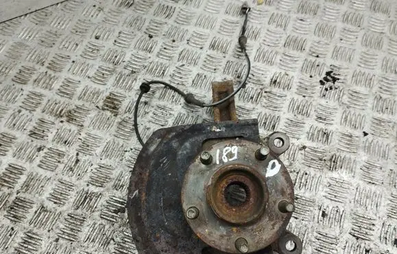 Nissan X-Trail T31 Front wheel hub