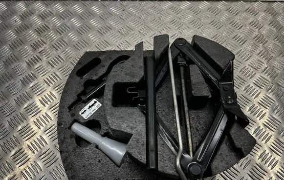 Ford Mondeo MK IV Tool set 7S7117009BC 7S7117009 8M5119H274AB