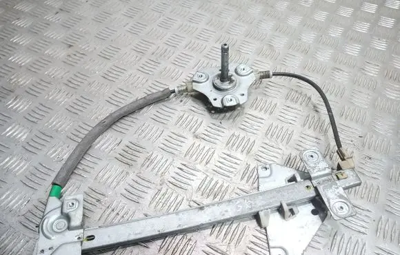 Rear door manual window regulator