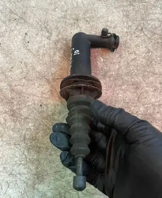 Clutch slave cylinder