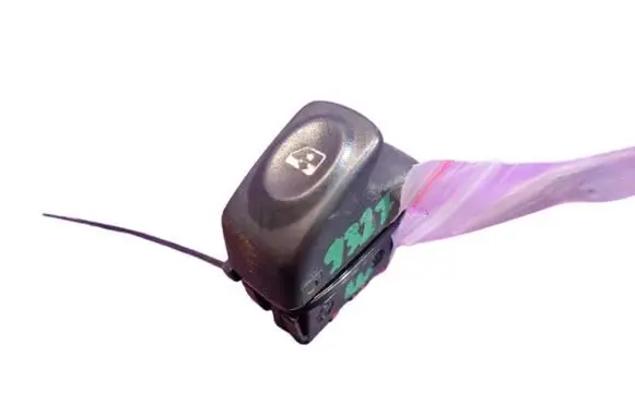 Renault Kangoo I Quarter vent window switch 430001K