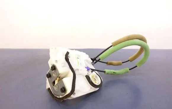 Mazda 3 II Front door lock