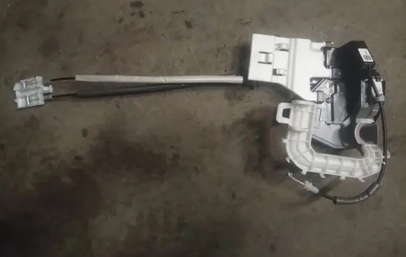 Hyundai Ioniq Front door lock 81320G2030