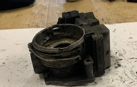 Volkswagen Touran I Throttle valve A2C53099815