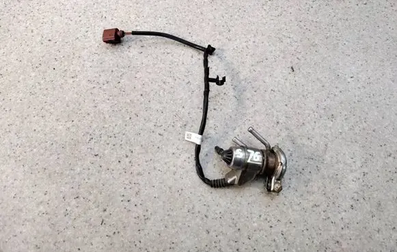 Volkswagen Tiguan AdBlue injector 04L131113P48 04L131113P