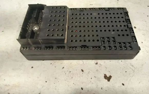 Volvo V70 Fuse box set 08679899 02W495 08696098
