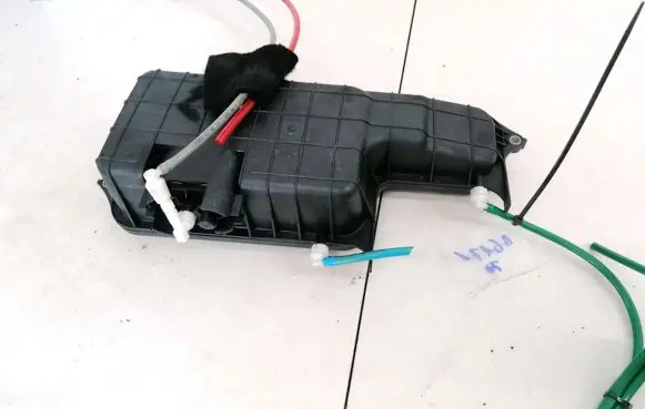 Vacuum air tank