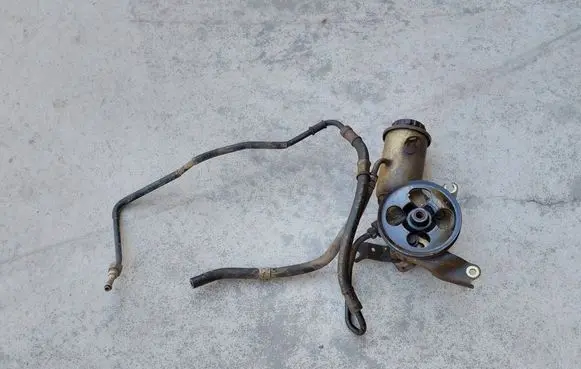 Toyota Yaris Verso Power steering pump 