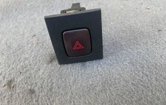 Volvo V70 Hazard light switch 30710106 3071010608W132 08W132
