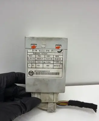 BMW 5 E60 E61 Air suspension control unit module (rear) 6769834