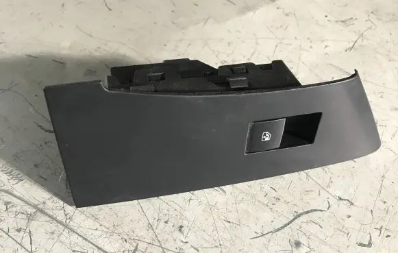 Opel Insignia A Electric window control switch 13301886