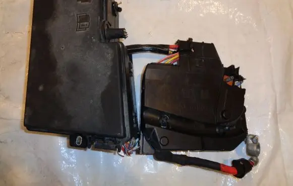 Ford Ecosport Fuse module AV6T14A067