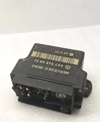 Mercedes-Benz E W124 Glow plug pre-heat relay 0075459832 899151