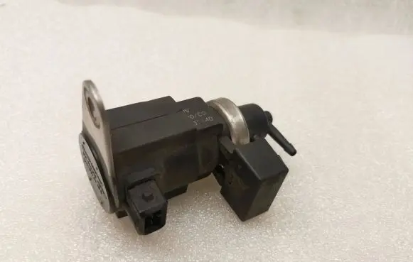 Audi A8 S8 D2 4D Turbo solenoid valve 057906630 53463500A