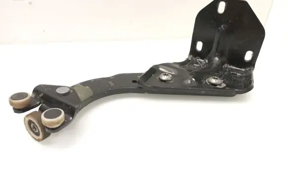 Mercedes-Benz Vito Viano W447 Sliding door lower roller guide/hinge A4477601547 A447760154764