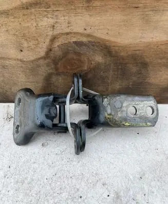 Toyota RAV 4 (XA30) Front door upper hinge