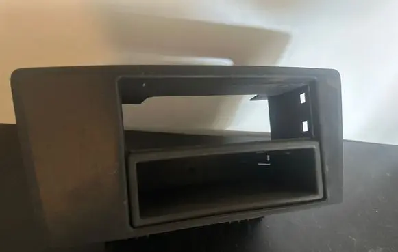 Volvo XC90 Radio/GPS head unit trim 9184996 3865