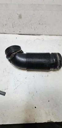 Volkswagen Touran I Air intake hose/pipe 1K0129684B