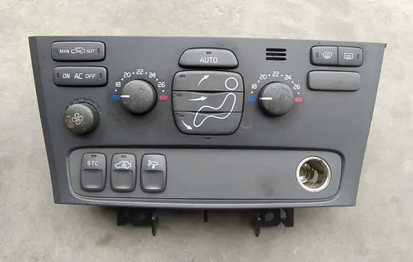 Volvo S60 Climate control unit 8682930