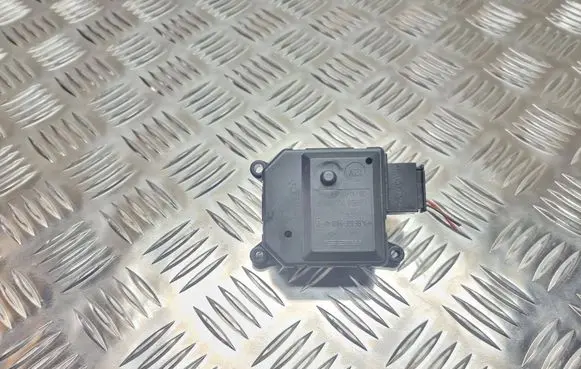 Citroen C4 I Air flap motor/actuator 309370600 C89689013548