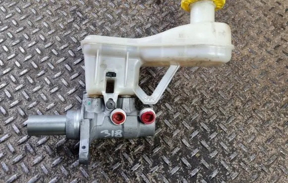 Brake fluid reservoir