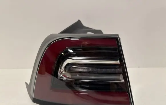 Tesla Model 3 Rear/tail lights 107739900g