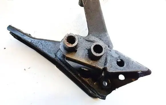 Nissan Almera Tino Engine mounting bracket 