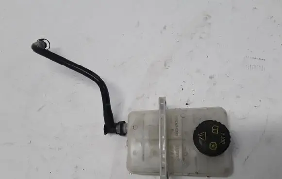 Brake fluid reservoir