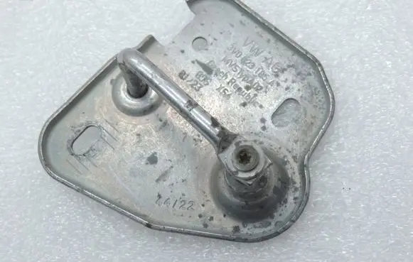 Cupra Leon Engine bonnet/hood lock/latch loop/hook 3V0823185A