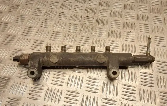 Nissan X-Trail T30 Fuel main line pipe
