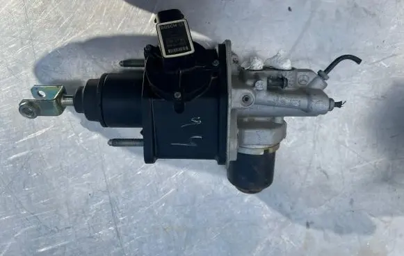 Mercedes-Benz E W211 Master brake cylinder A0004300312 0204221314