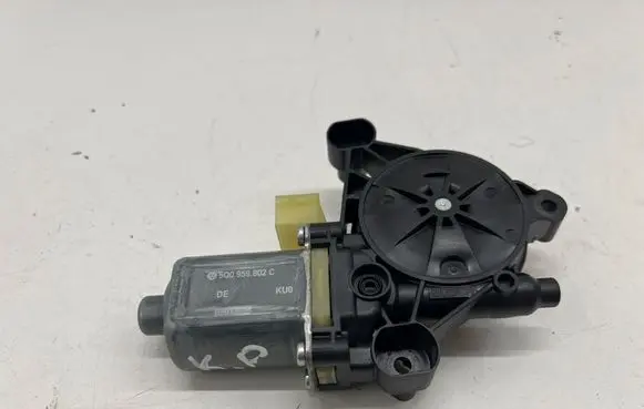 Audi Q3 F3 Front door window regulator motor 5Q0959802C