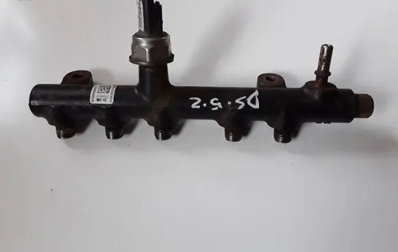 Citroen DS5 Fuel main line pipe 9674300080