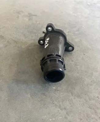Engine coolant pipe/hose