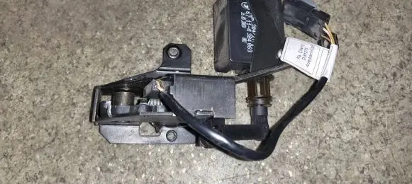 BMW 5 E39 Tailgate window lock/catch/latch 51248238469