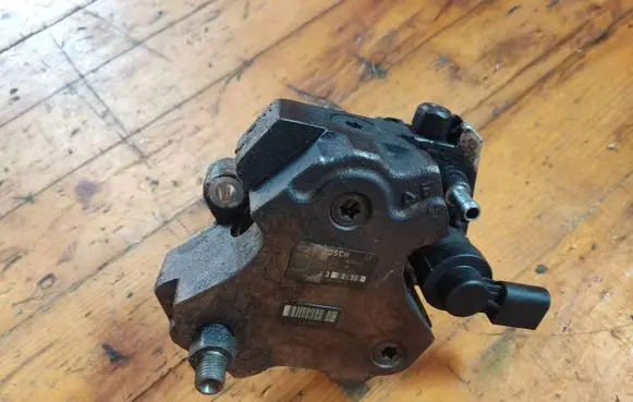 BMW X5 E70 Fuel injection high pressure pump 7798333 893442 0445010146