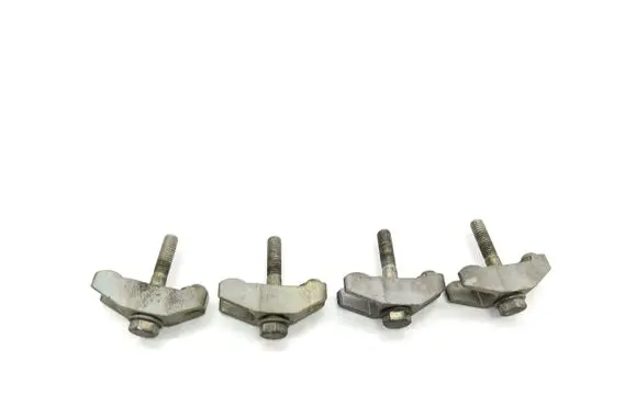 Volkswagen New Beetle Fuel Injector clamp holder