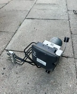 BMW 7 F01 F02 F03 F04 ABS Pump 6850068 6850070