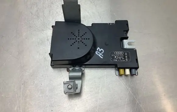 Audi A3 S3 8P Aerial antenna amplifier 8P4035225 7617310104