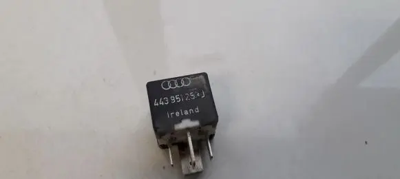 Audi A4 S4 B5 8D Other relay 443951253j