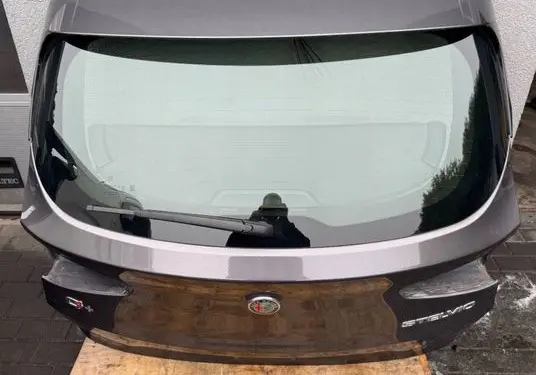 Alfa Romeo Stelvio Truck tailgate 