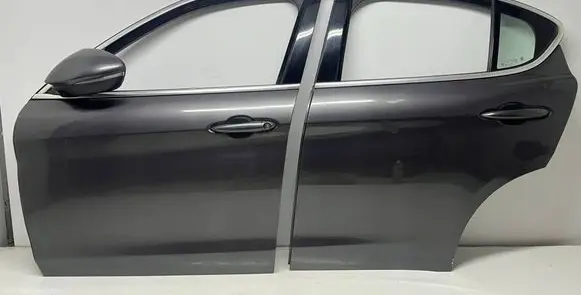 Alfa Romeo Stelvio Front door