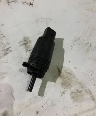 BMW 5 E39 Windscreen/windshield washer pump 8377612