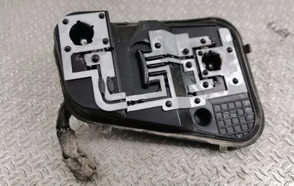 Volkswagen Touareg I Tail light bulb cover holder 28252102 00LA00